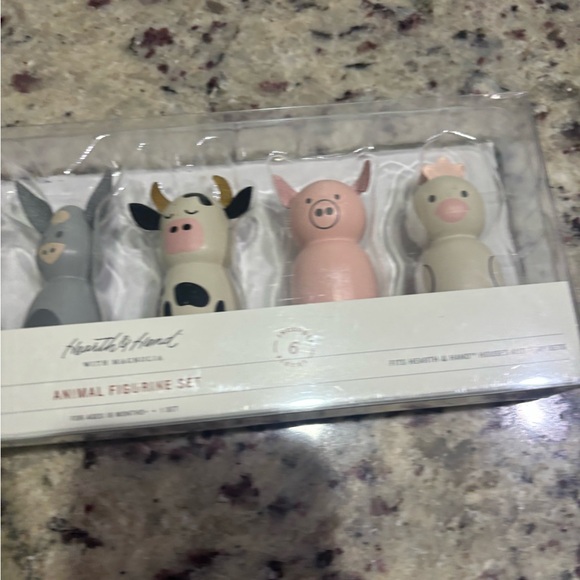 Hearth and Home wooden animal figure set new in box - Picture 3 of 4